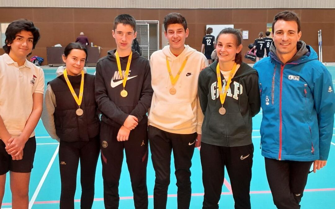 CHAMPIONNAT ACADEMIQUE DE BADMINTON A EVRON (MAYENNE)